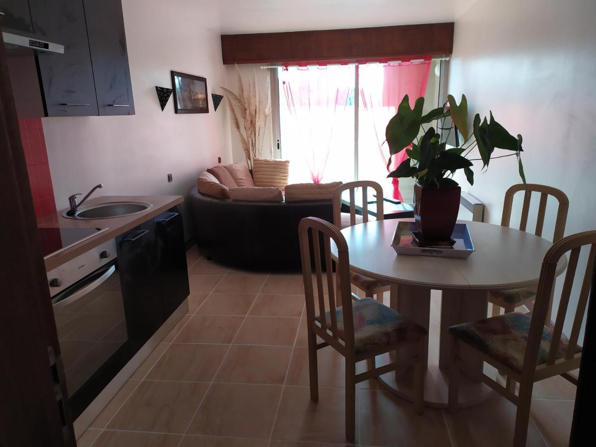 50M2 2 A 4 Pers Tout Confort Balcons Jardin Terrasse Les Albres Luaran gambar